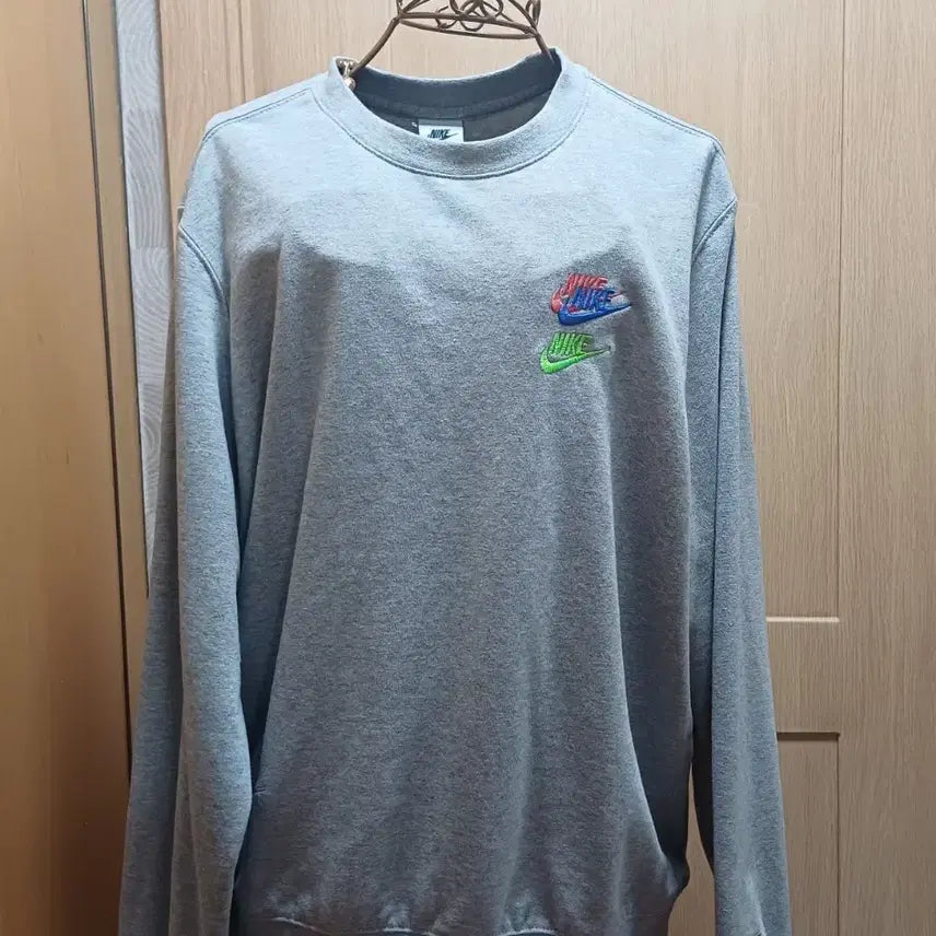 [BUNJANG] Nike Essential Multi-Logo Embroidered Sweatshirt 2XL / NIKE 나이키 에센셜 멀티 로고 자수 맨투맨 2XL