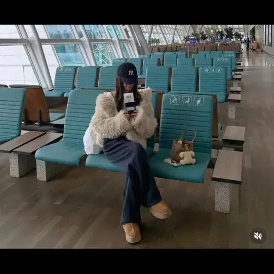 [BUNJANG] Lovemew Fluffy Fur Jacket Ivory / 러브미우 플러피 퍼 자켓 판매합니다!