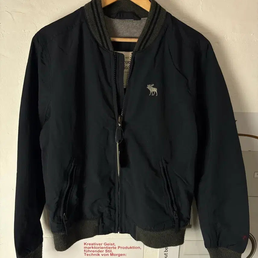 [SOLD OUT] 아베크롬비 바람막이