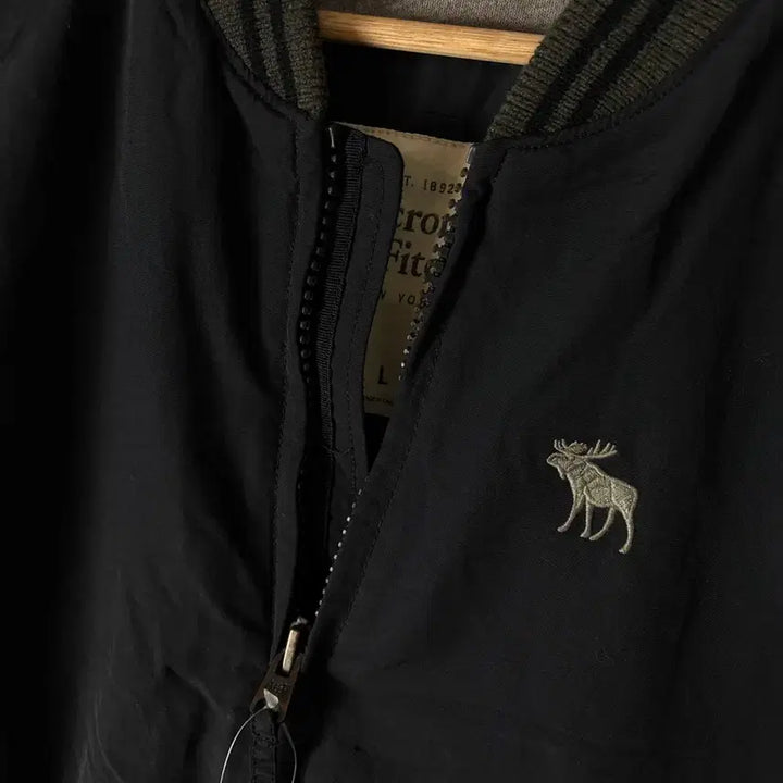 [SOLD OUT] 아베크롬비 바람막이