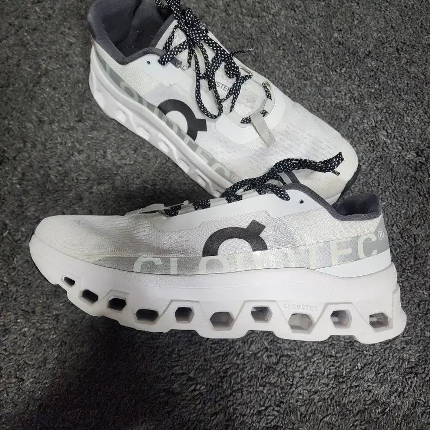 [BUNJANG] OnRunning Cloudmonster White Sneakers / 온러닝 클라우드 몬스터 화이트  280