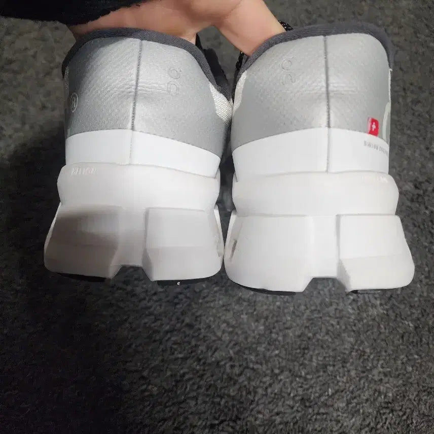 [BUNJANG] OnRunning Cloudmonster White Sneakers / 온러닝 클라우드 몬스터 화이트  280