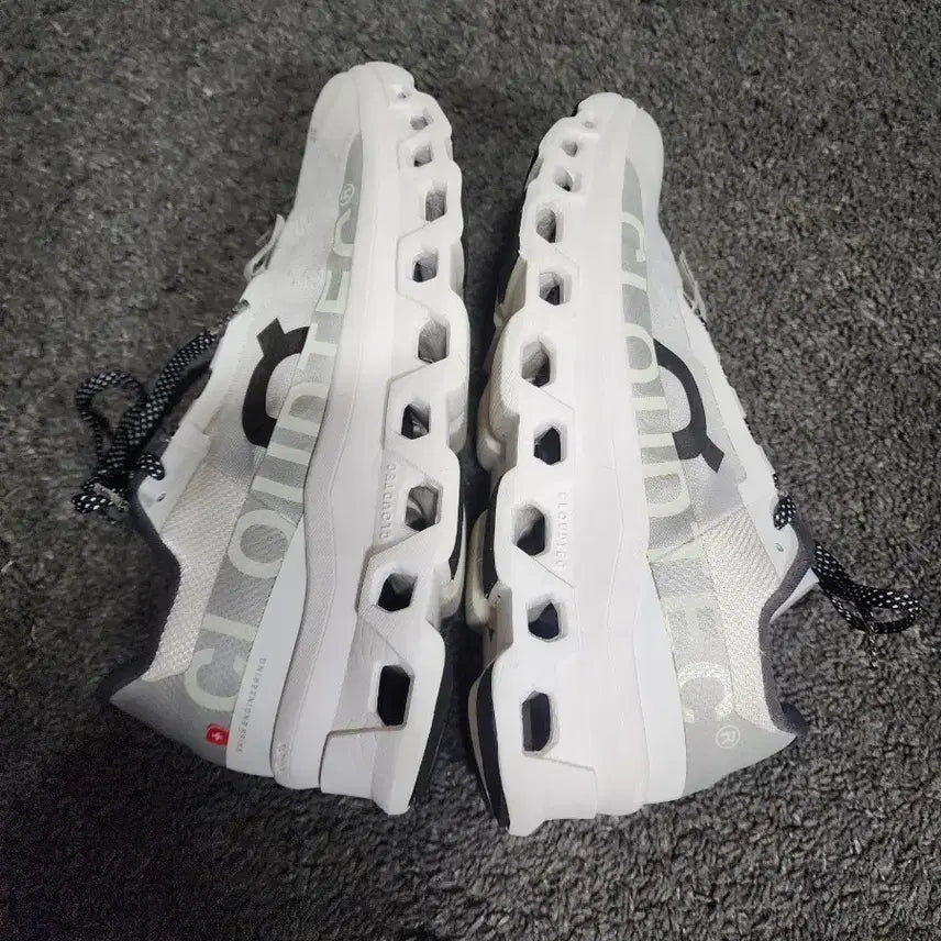 [BUNJANG] OnRunning Cloudmonster White Sneakers / 온러닝 클라우드 몬스터 화이트  280