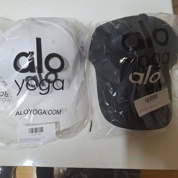 [BUNJANG] Alo Yoga Ball Cap White/Black Bundle Set / 알로 요가 볼캡 화이트/블랙 세트 일괄 6.5새상품