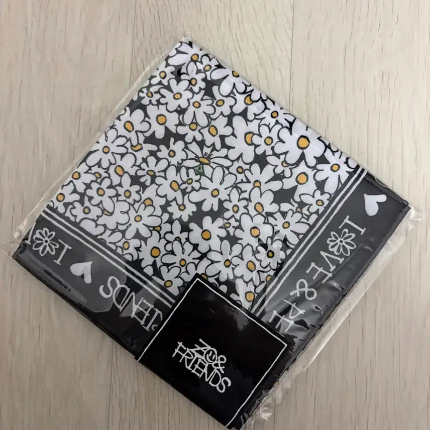 [BUNJANG] Zonfriends Daisy Pattern Scarf (Sealed) / Zonfriends 조앤프렌즈 (미개봉) 스카프