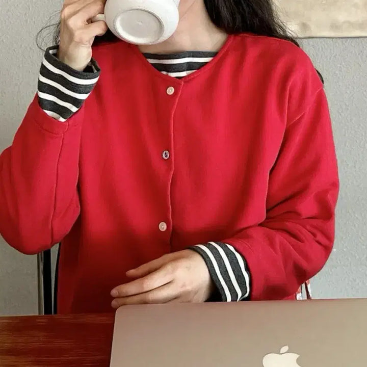 [BUNJANG] Red Round Neck Button Cardigan / 레드 컬러넥 버튼 가디건