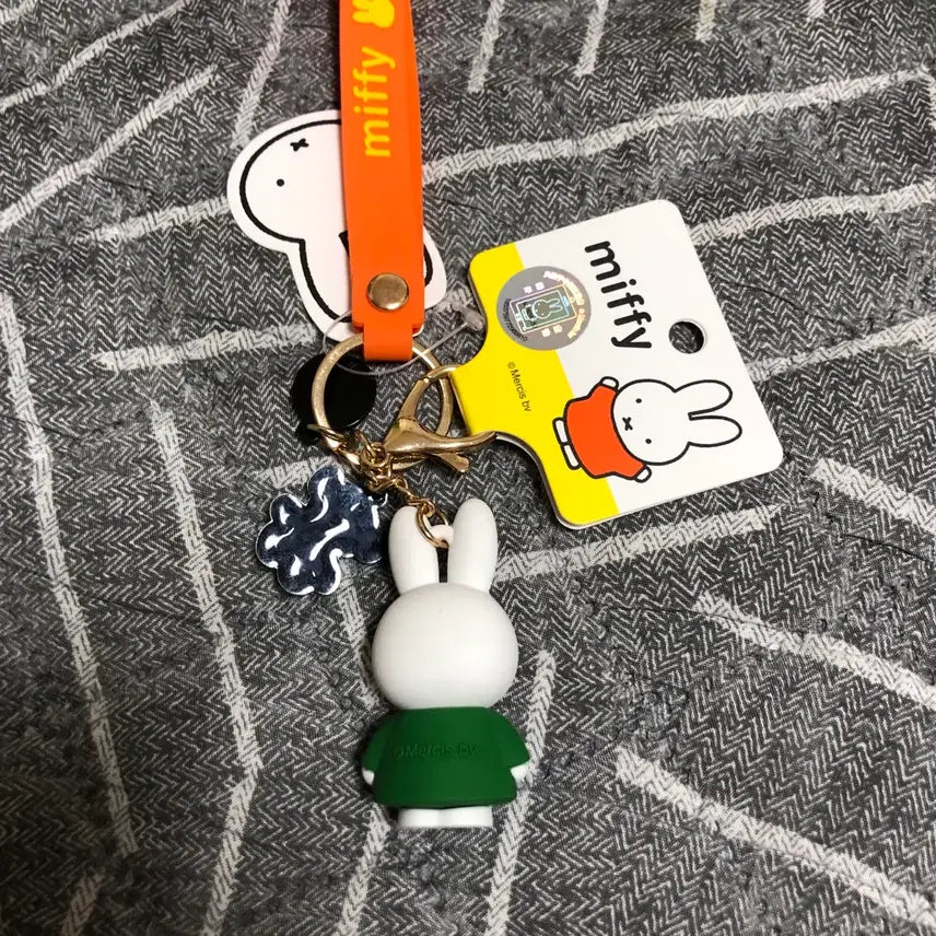 [BUNJANG] Miffy Sofa Figure &amp; Keychain Set / 미피 쇼파피규어&amp;키링 세트