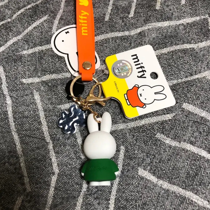 [BUNJANG] Miffy Sofa Figure &amp; Keychain Set / 미피 쇼파피규어&amp;키링 세트