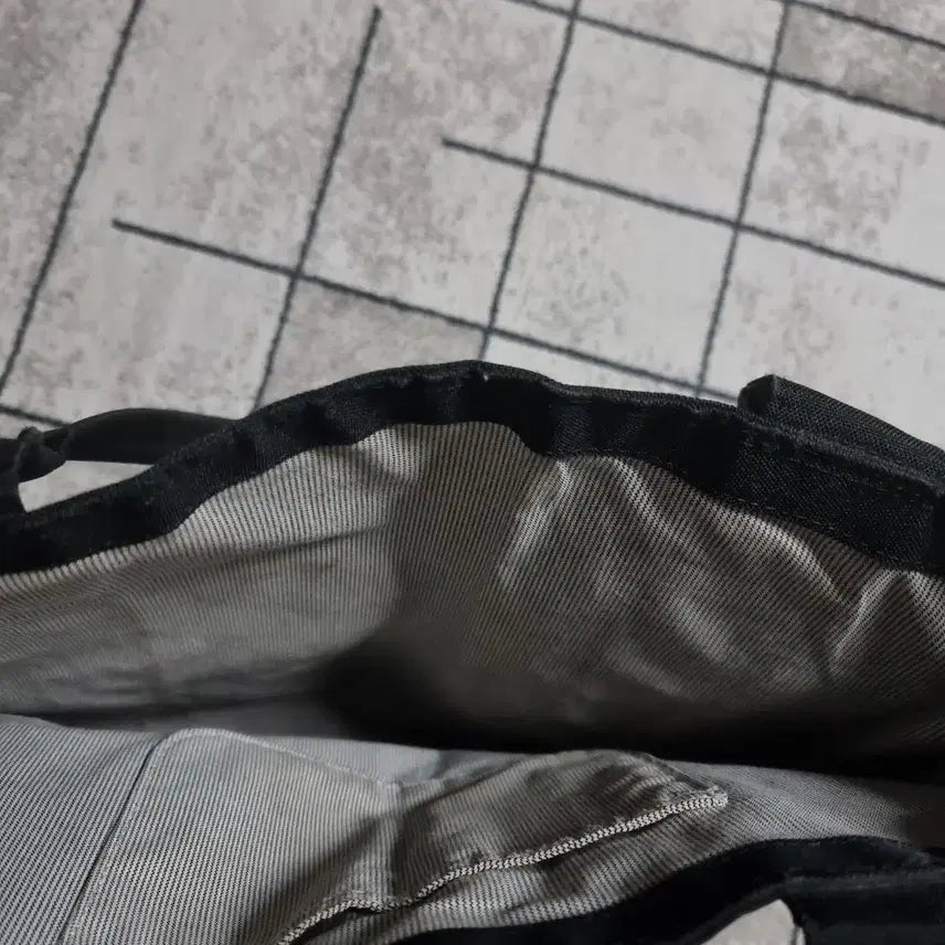 [BUNJANG] Carhartt Essential Tote Vertical Open Shoulder Bag / 칼하트 숄더백 에센셜 토트백 버티컬 오픈 블랙 가방