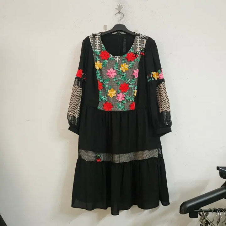 [BUNJANG] Black Long Dress with Flower Embroidery / 플라워 자수 블랙 롱 원피스