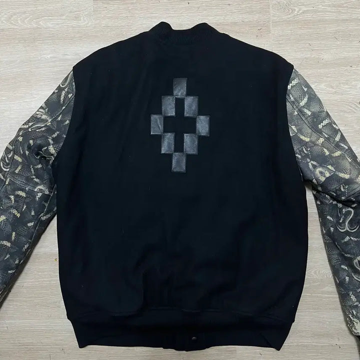 [BUNJANG] Marcelo Burlon Snake Pattern Varsity Jacket [Black] L / 마르셀로불론 스네이크 패턴 배색 스타디움 바시티 자켓 [블랙] L/100