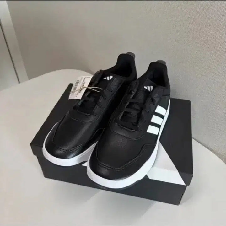 [BUNJANG] Adidas Sneakers 245-250 / 아디다스 운동화 245-250