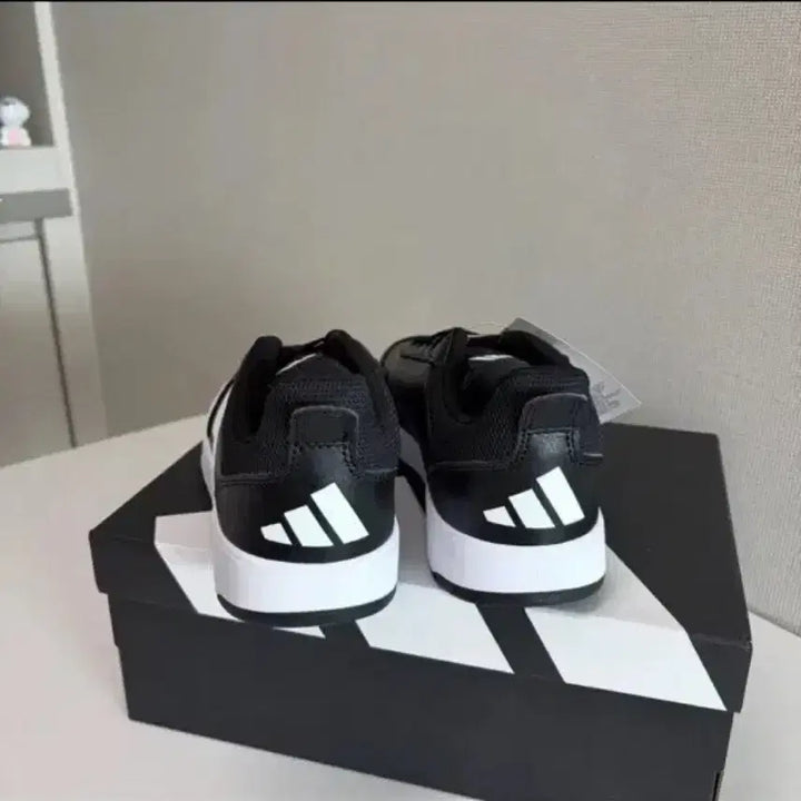 [BUNJANG] Adidas Sneakers 245-250 / 아디다스 운동화 245-250
