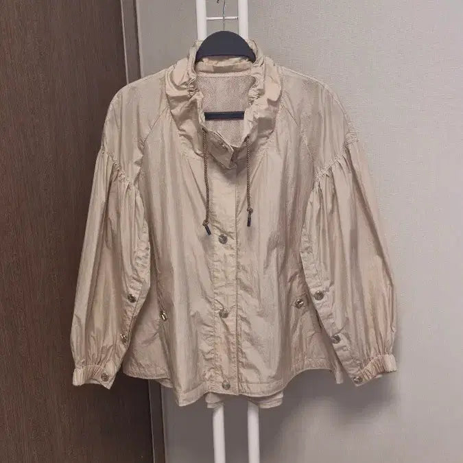 [SOLD OUT] 미샤 MICHAA(55~66/85) 바스락소재바람막이카키베이지