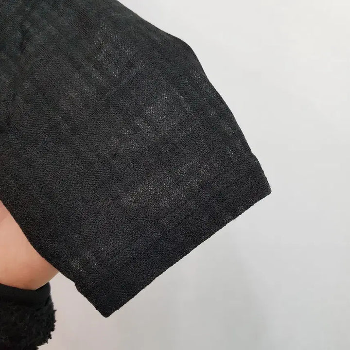 [BUNJANG] Vintage Black Checkered See-Through Long Blouse (Size L) / JPN 빈티지 검정 체크 패턴 시스루 긴팔 롱 블라우스 여L Q143
