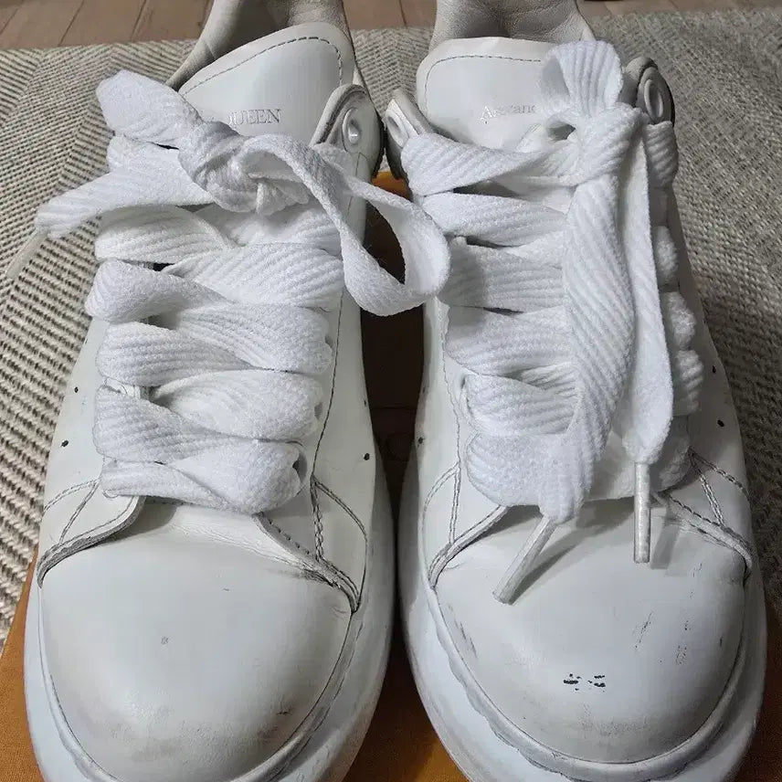 [BUNJANG] Alexander McQueen Oversized Hologram Sneakers / 알렉산더 맥퀸 오버솔 홀로그램 스니커즈 36