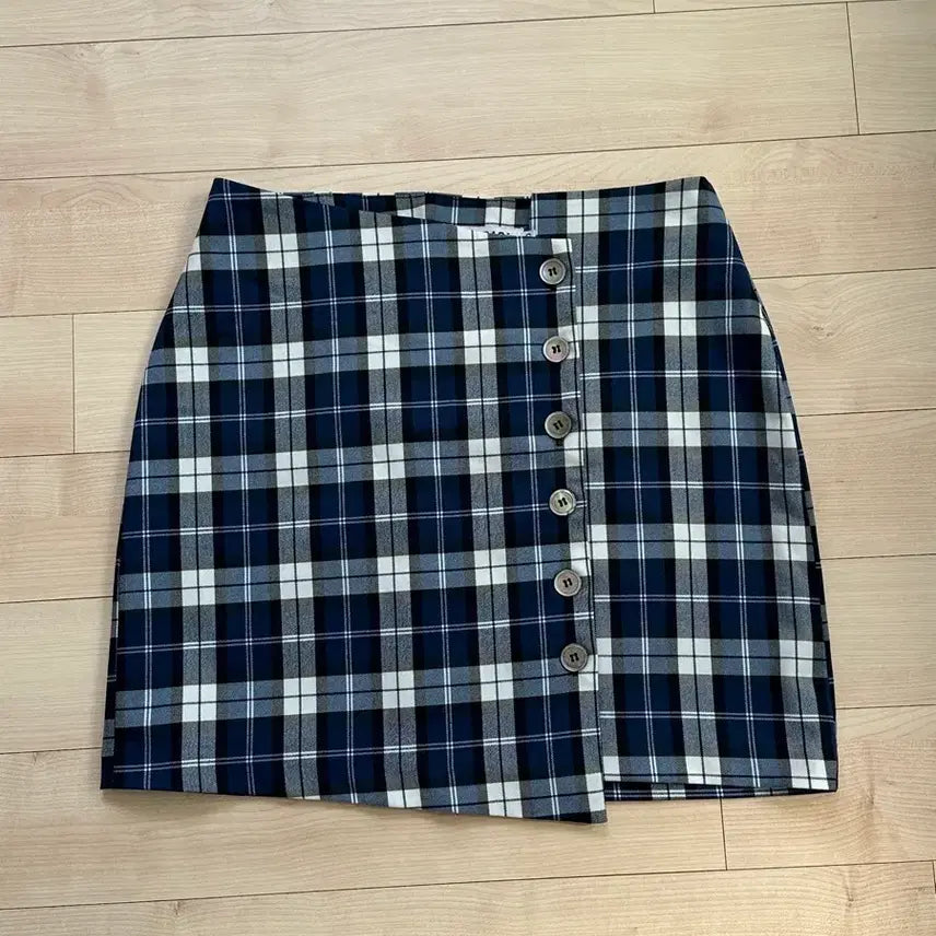 [BUNJANG] OIOI Checkered Asymmetrical Mini Skirt - Size S / oioi 체크 언발 미니 스커트 s사이즈