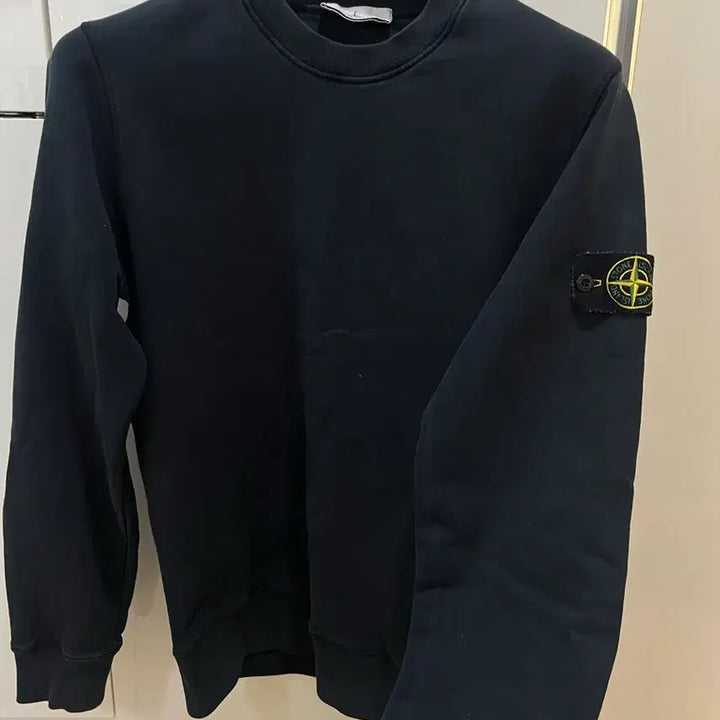 [SOLD OUT] 23fw 스톤아일랜드 블랙맨투맨 M