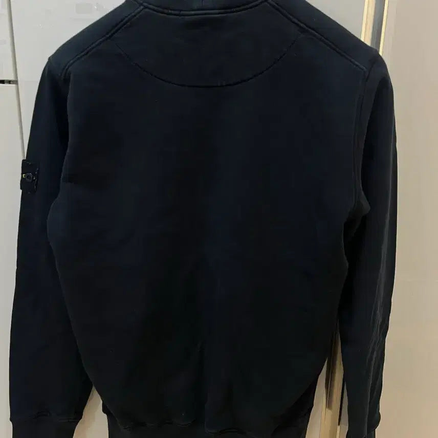 [SOLD OUT] 23fw 스톤아일랜드 블랙맨투맨 M