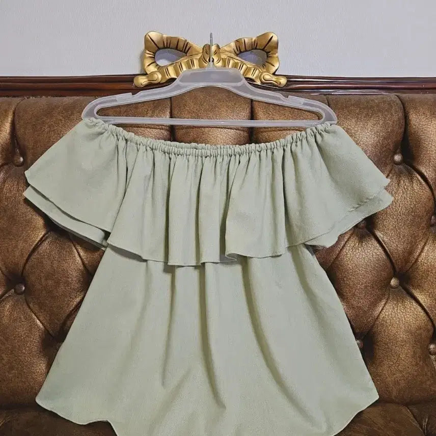 [BUNJANG] Off-Shoulder Frill Blouse / 오프숄더 프릴 블라우스