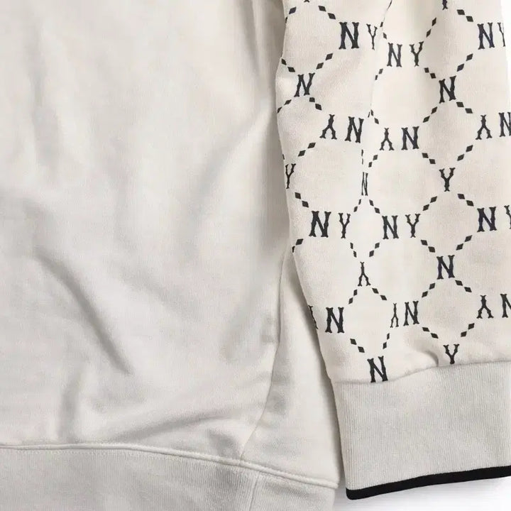 [BUNJANG] MLB New York Yankees Cream Sweatshirt / MLB 뉴욕양키스 크림 맨투맨 (110) 깔끔핏