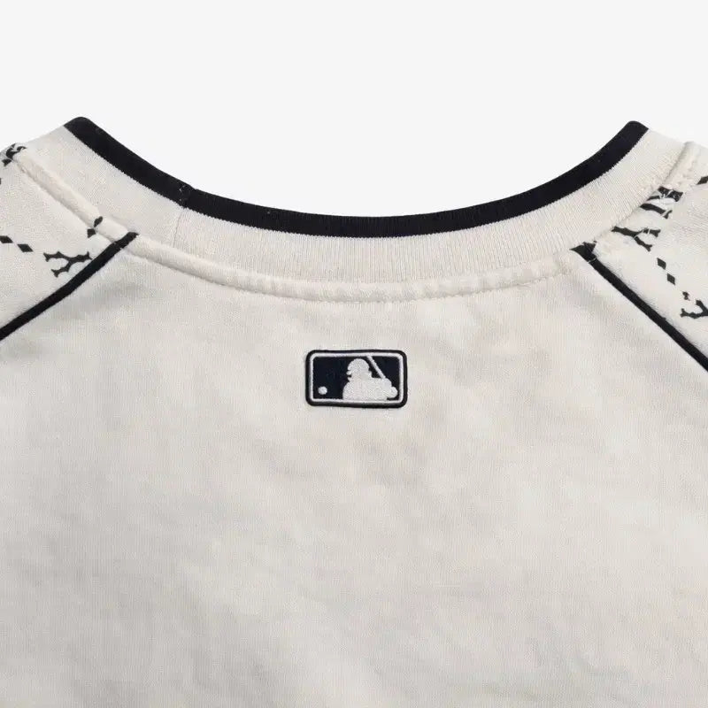 [BUNJANG] MLB New York Yankees Cream Sweatshirt / MLB 뉴욕양키스 크림 맨투맨 (110) 깔끔핏