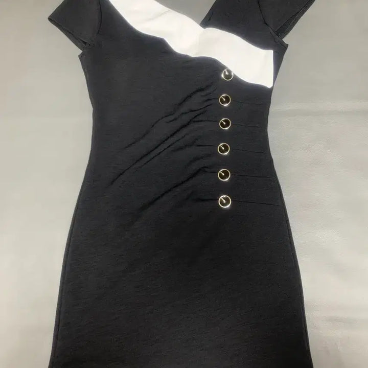 [BUNJANG] Black Color Block Mini Dress / 배색 버튼 포인트 블랙 홀복
