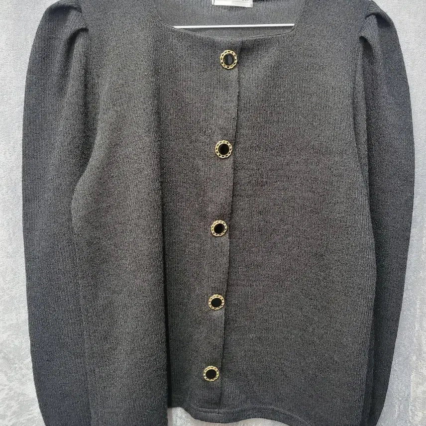 [BUNJANG] RIRINCO Gold Button Black Top / RIRINCO 금장 버튼 블랙 상의