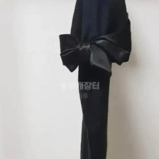 [BUNJANG] Ribbon Sleeve Turtleneck Top / 쏠싸폴라소매리본티free