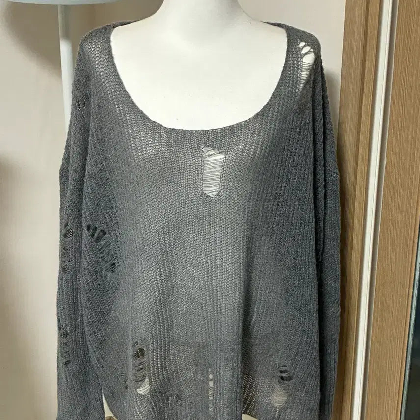 [BUNJANG] Gray Damage Knit Sweater / 그레이 데미지 니트
