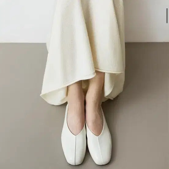[BUNJANG] Matter Essence Almond Flat White Shoes / Matter essence 아몬드 플랫 화이트 240