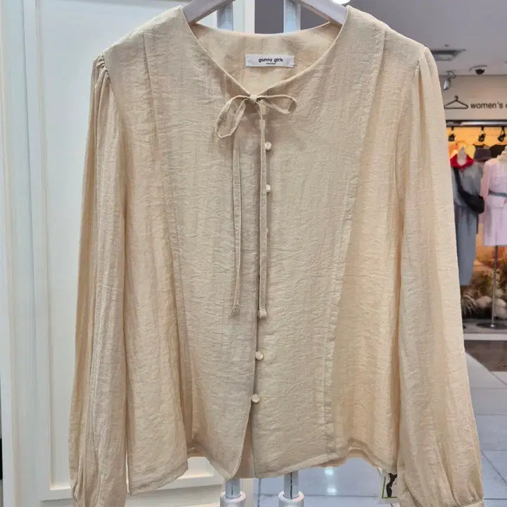 [SOLD OUT] 크림 버튼 카라 블라우스 / 여성 데일리 베이직 셔츠