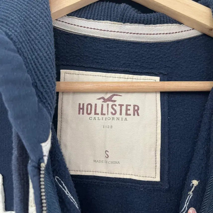[SOLD OUT] 홀리스터 딱붙핏 자수로고 네이비 후드집업