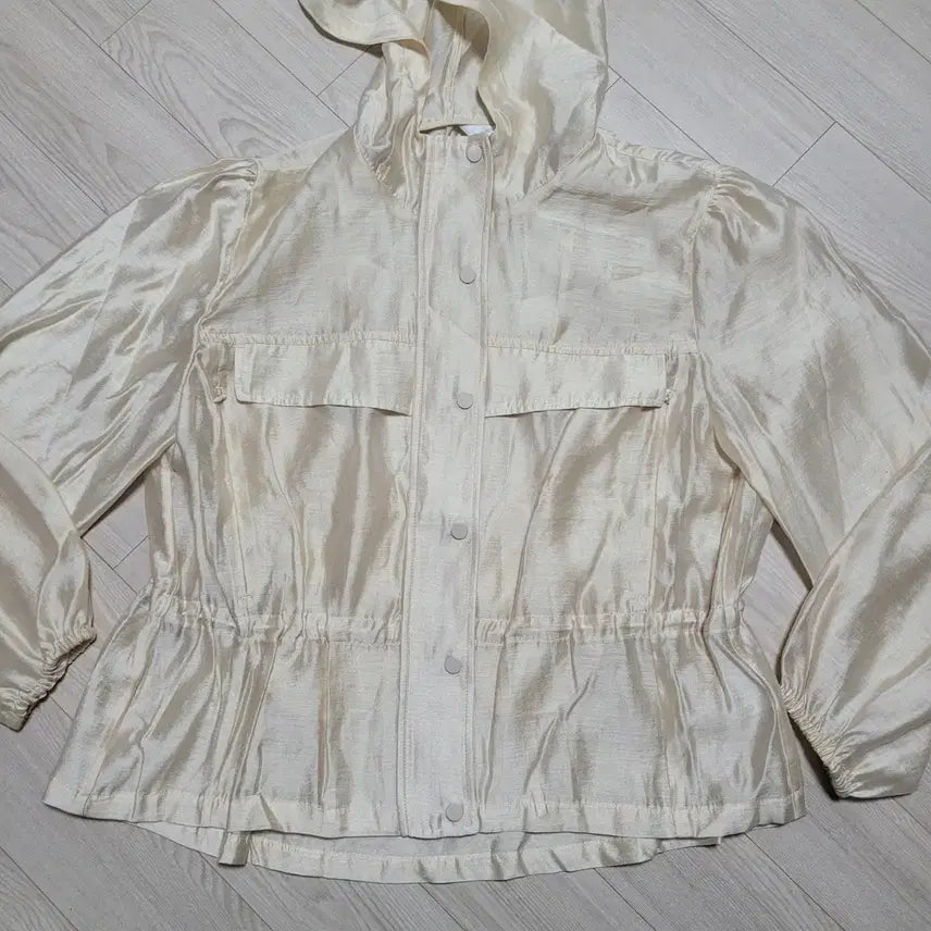 [BUNJANG] OZOC Pearl Beige Hooded Field Jacket / 오조크 화사한 펄베이지색 후드 야상 점퍼