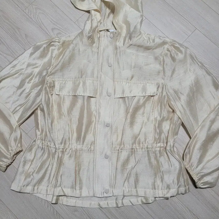 [BUNJANG] OZOC Pearl Beige Hooded Field Jacket / 오조크 화사한 펄베이지색 후드 야상 점퍼
