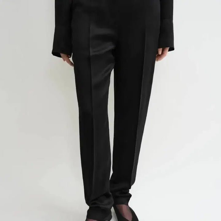 [SOLD OUT] 새상품) 토템 로우웨이스트 새틴 트라우저 블랙 여자 슬랙스 바지