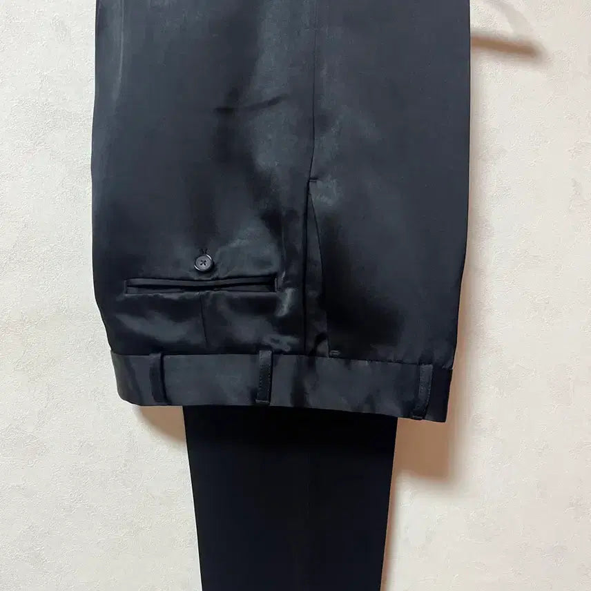 [SOLD OUT] 새상품) 토템 로우웨이스트 새틴 트라우저 블랙 여자 슬랙스 바지