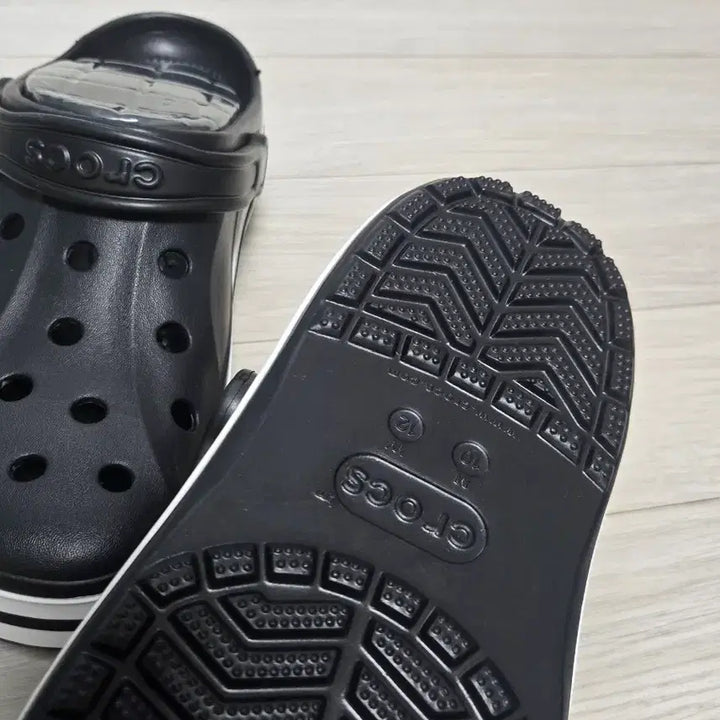 [BUNJANG] Crocs Bayaband Black Clogs / 크록스 285 바야밴드 블랙