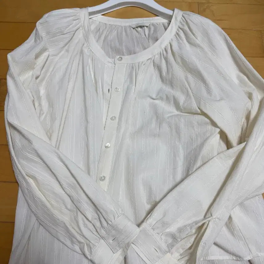 [SOLD OUT] 링서울 블라우스