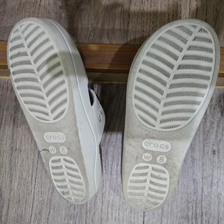 [SOLD OUT] 크록스 아이보리 샌들ㅡw8ㅡ250