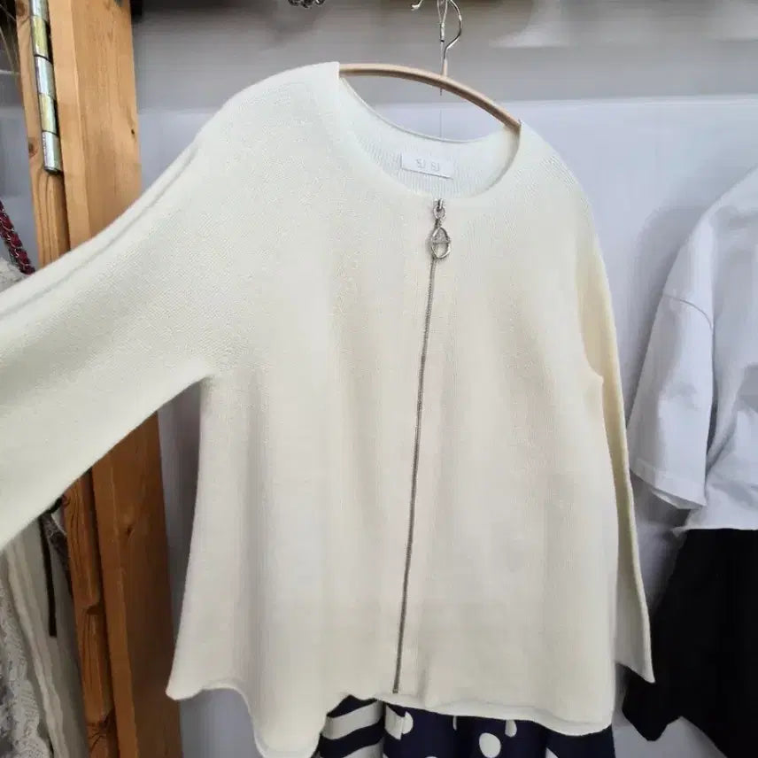 [BUNJANG] SJSJ Cardigan &amp; Dot Flare Skirt / SJSJ 집업 가디건.도트언발 플레어 스커트
