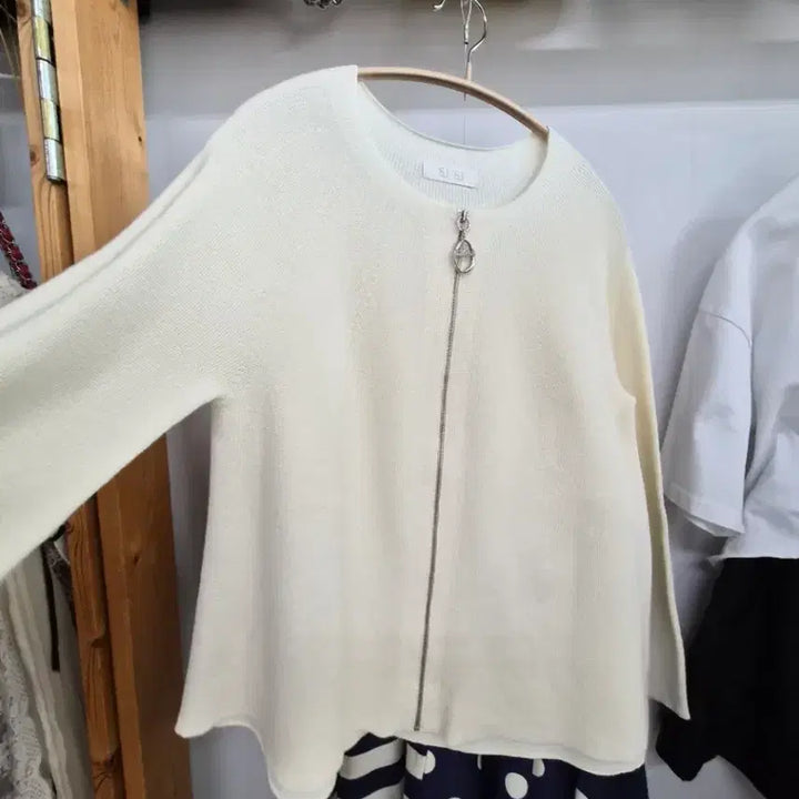[BUNJANG] SJSJ Cardigan &amp; Dot Flare Skirt / SJSJ 집업 가디건.도트언발 플레어 스커트