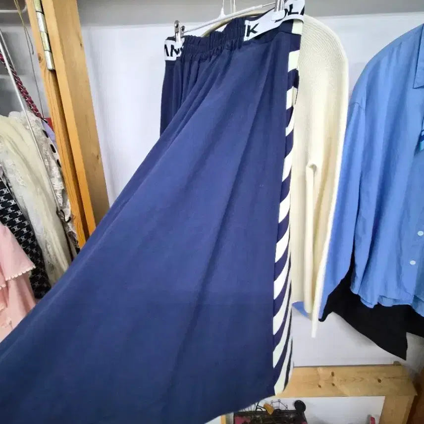 [BUNJANG] SJSJ Cardigan &amp; Dot Flare Skirt / SJSJ 집업 가디건.도트언발 플레어 스커트