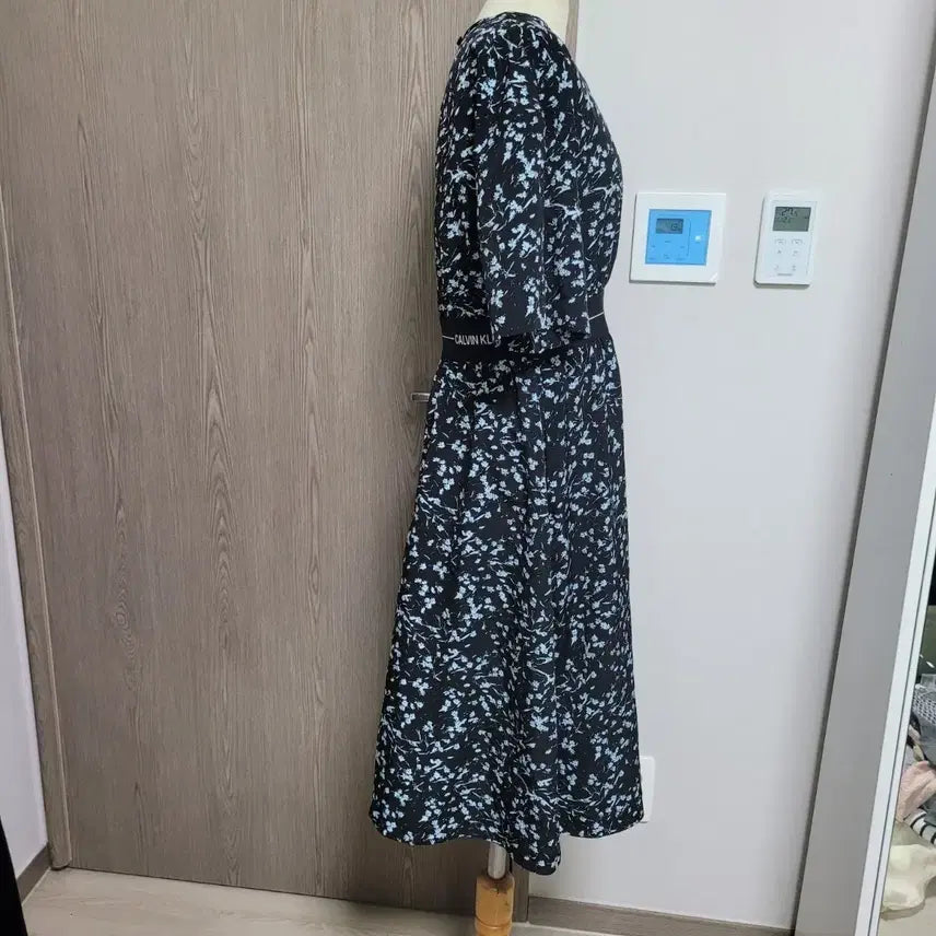 [BUNJANG] Calvin Klein Floral Pattern Black Midi Dress / 캘빈클라인 플라워 패턴 블랙 원피스