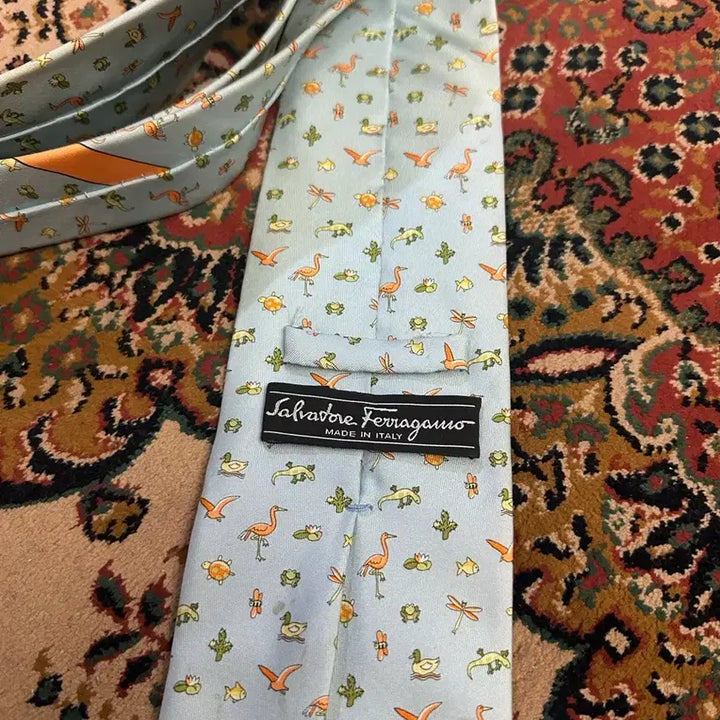 [BUNJANG] *페라가모 ferragamo 중고 넥타이 명품(탈색/변색) / *페라가모 ferragamo 중고 넥타이 명품(탈색/변색)