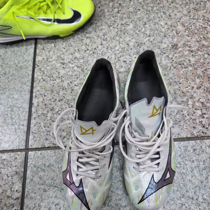[BUNJANG] Mizuno Alpha 2 MD 265mm Soccer Cleats / 미즈노 알파2 MD 265미리 판매