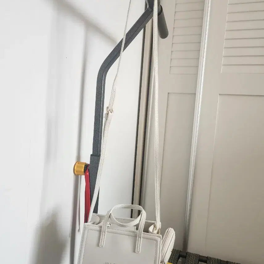 [BUNJANG] Jill Stuart White Mini Bag with Charm / 질스튜어트크로스가방