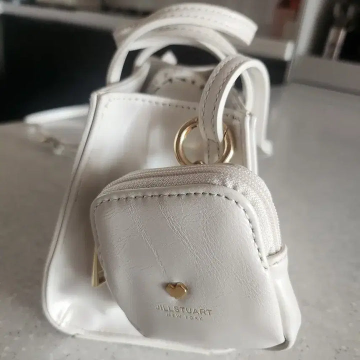[BUNJANG] Jill Stuart White Mini Bag with Charm / 질스튜어트크로스가방