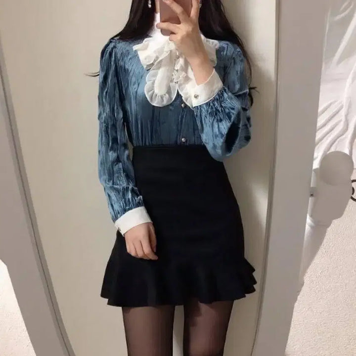 [BUNJANG] Blue Velvet Ribbon Blouse / [ 새상품 / 블루 벨벳 리본 블라우스 ]
