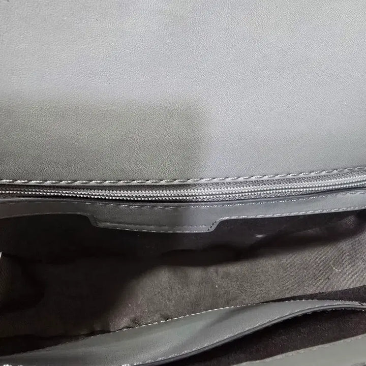 [BUNJANG] Charles &amp; Keith Mint Half Moon Crossbody Bag / 찰스앤키스 민트 반달크로스백